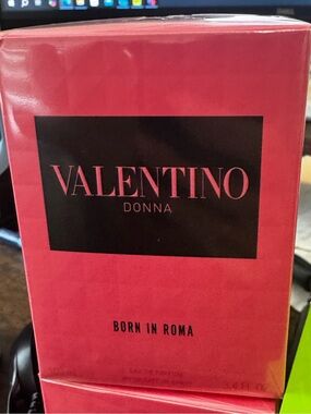 Valentino Donna Born in Roma
